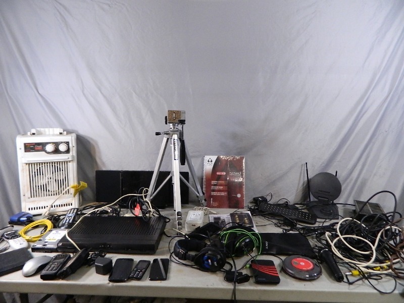 lot 84 image: Electronics