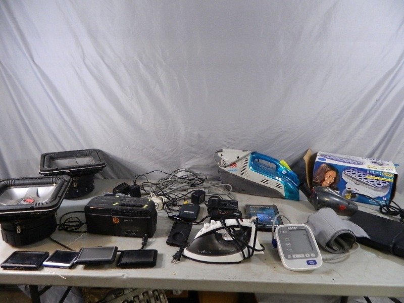 lot 85 image: Garmin Gps, Assorted Electronics