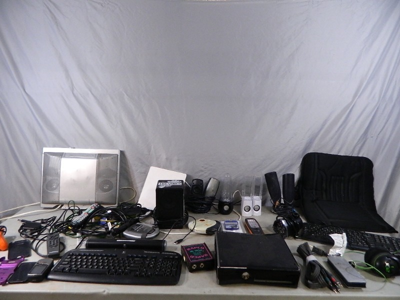 lot 87 image: Assorted Electronics