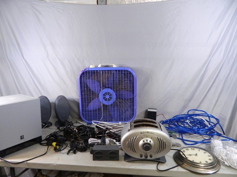 lot 89 image: Assorted Electronics