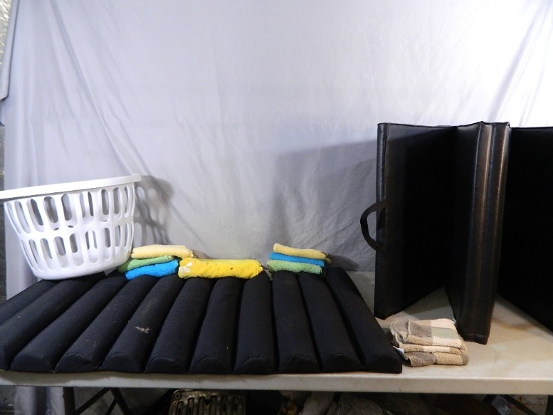 lot 121 image: Mats and Towels