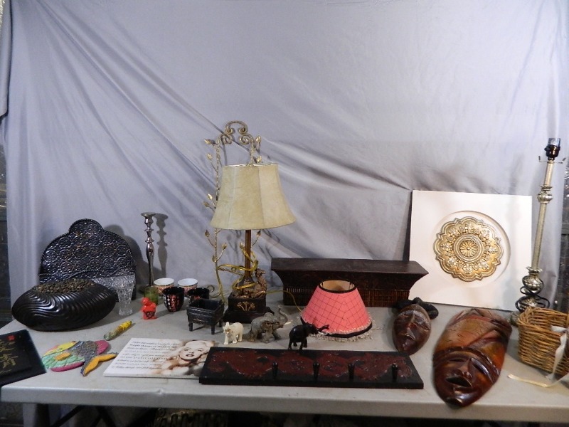 lot 124 image: Home Decor