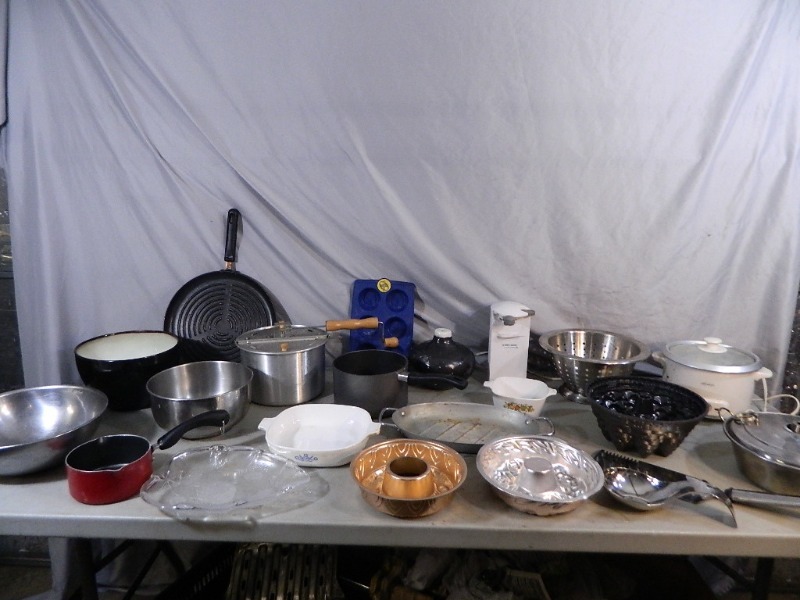 lot 127 image: Pans, Kitchen Items, More