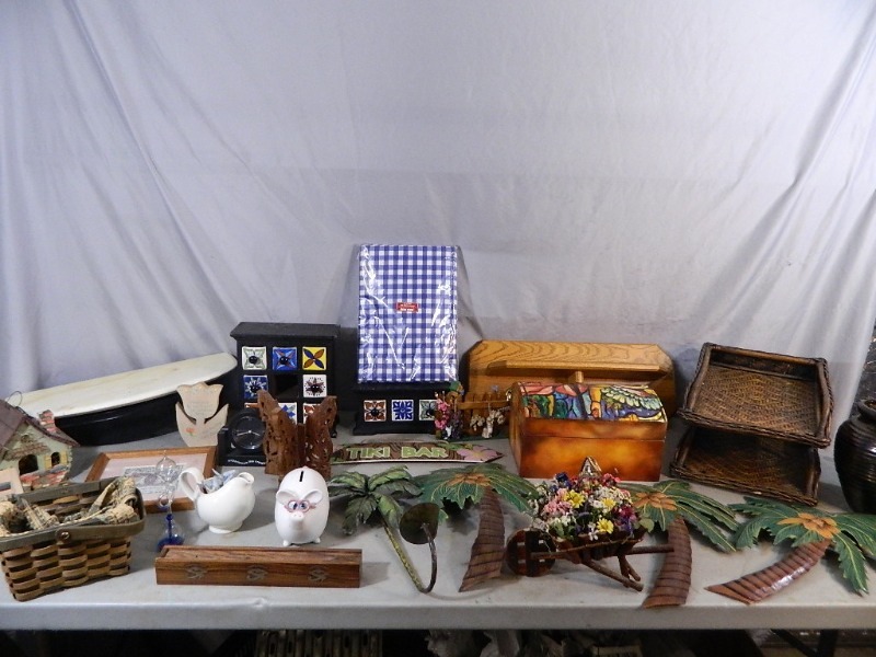 lot 134 image: Decor and More