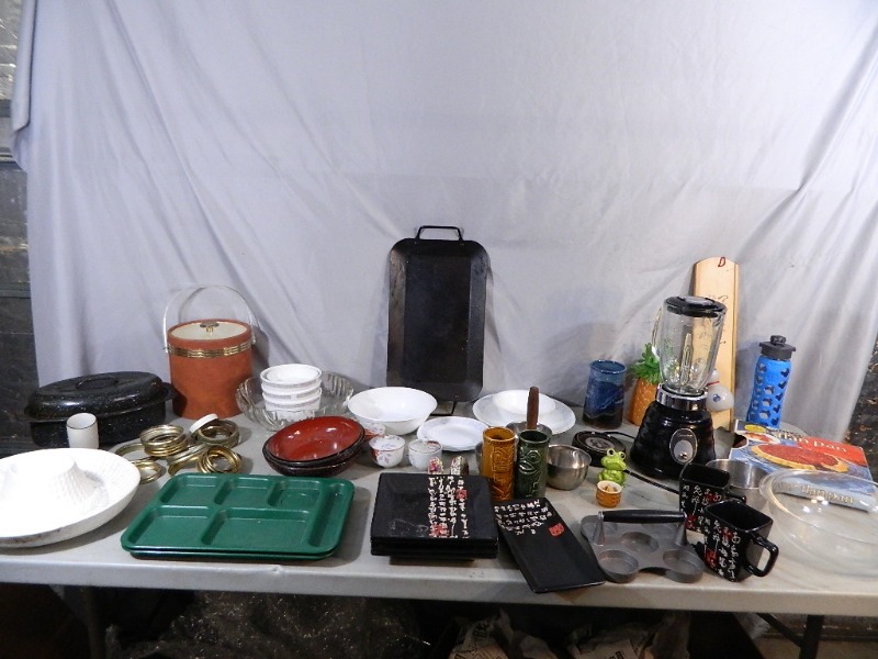 lot 164 image: Blender, Kitchen Items, and More