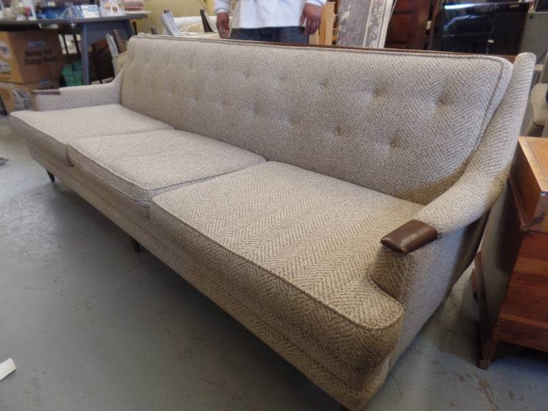 lot 502 image: WOOD TRIMMED MID CENTURY SOFA
