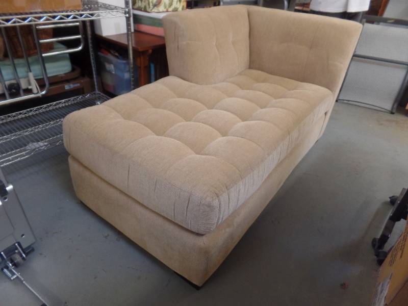 lot 505 image: CHAISE LOUNGE