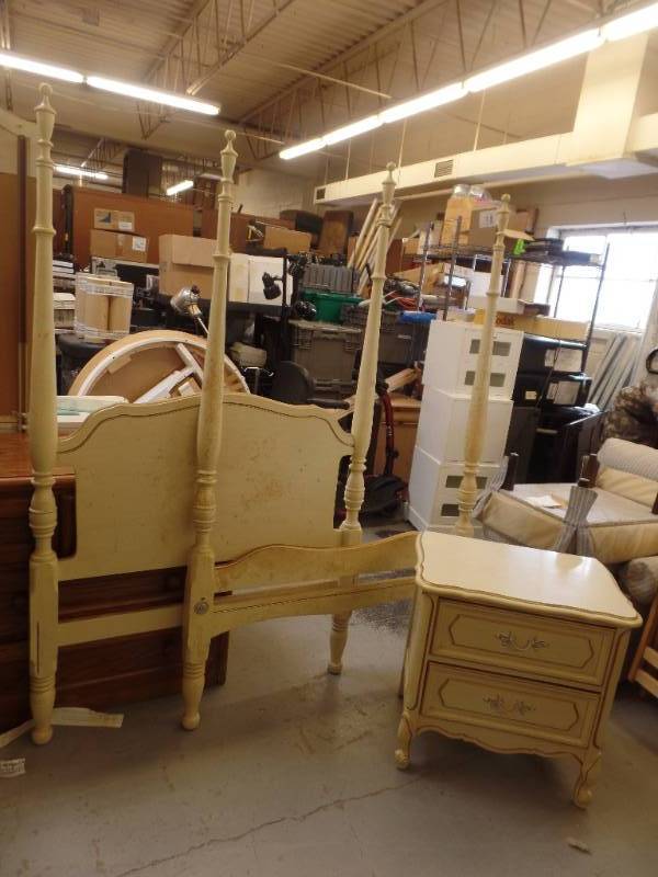 lot 509 image: TWIN BED WITH NIGHTSTAND