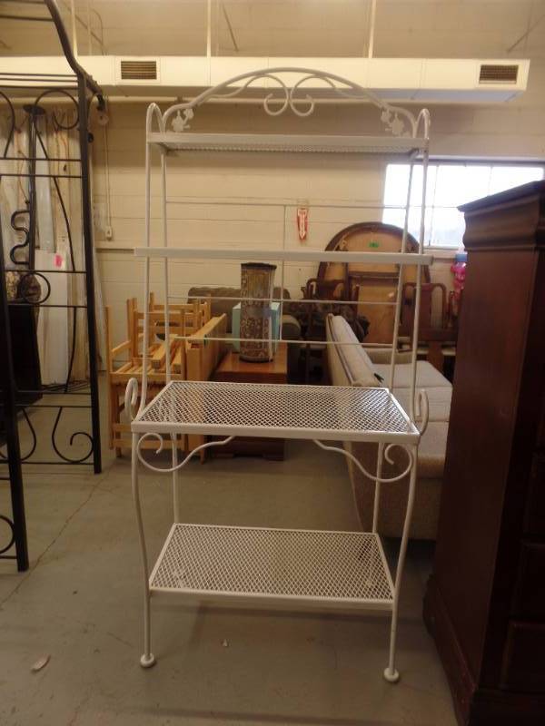 lot 519 image: WHITE METAL BAKERS RACK