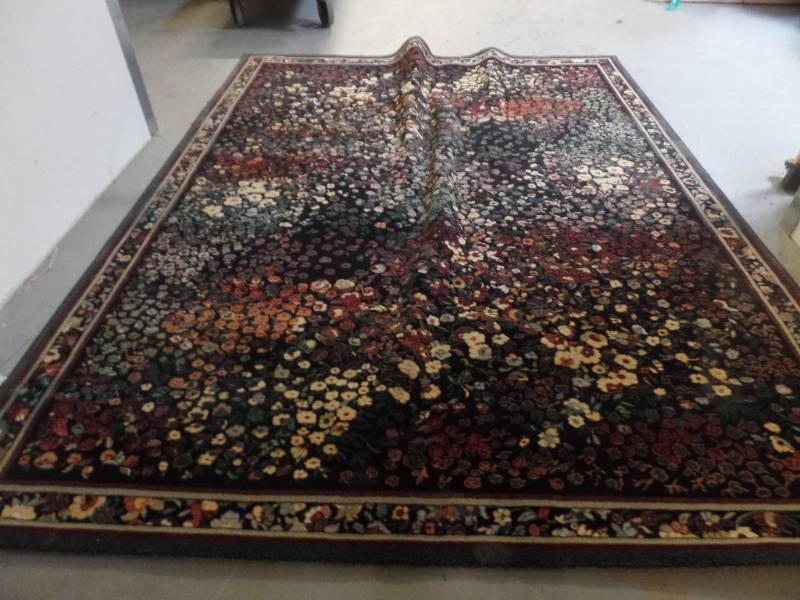 lot 521 image: 100% WOOL RUG SET