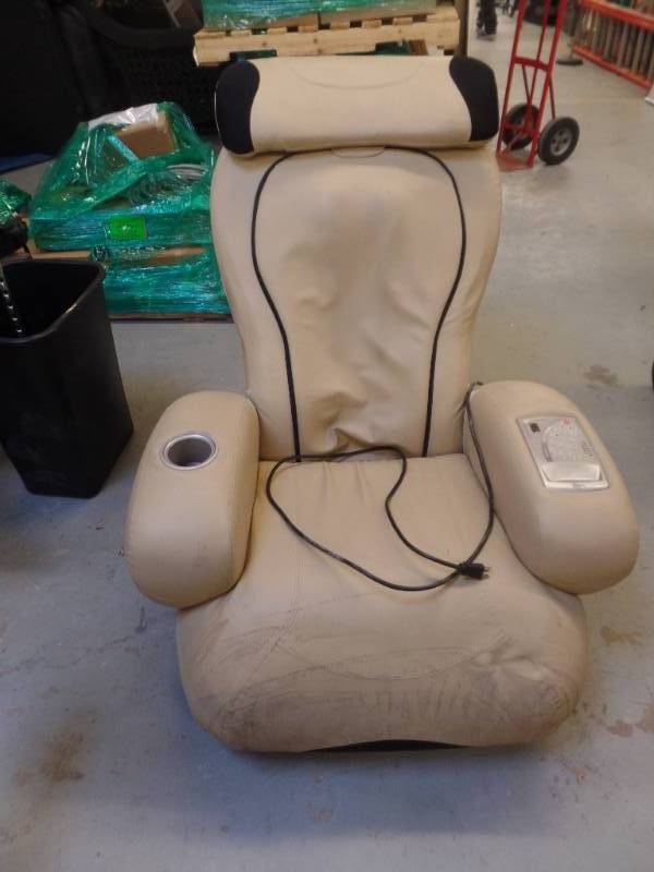 lot 524 image: SHARPER IMAGE MASSAGE CHAIR