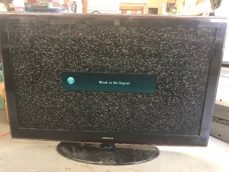 lot 527 image: 52 CLASS SAMSUNG HDTV