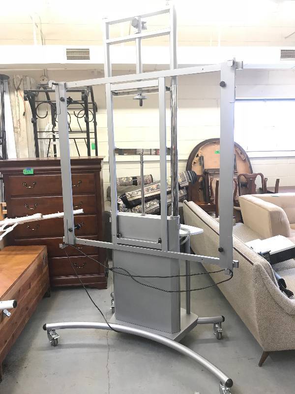 lot 529 image: LARGE CLASSROOM  LECTURE DISPLAY RACK & PROJECTOR