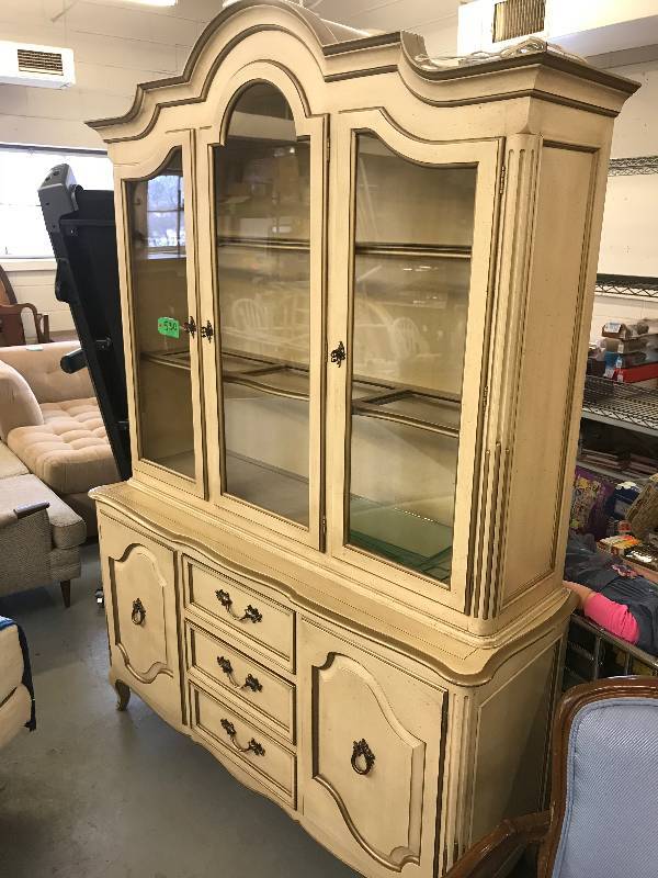 lot 530 image: CENTURY DISPLAY HUTCH AND CUPBOARD