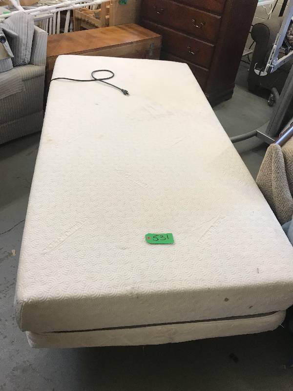 lot 531 image: ADJUSTABLE TWIN BED WITH TEMPUR-PEDIC MATTRESS