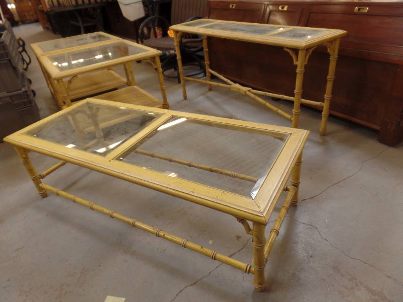 lot 532 image: LANE ASIAN STYLE OCCASIONAL TABLE SET