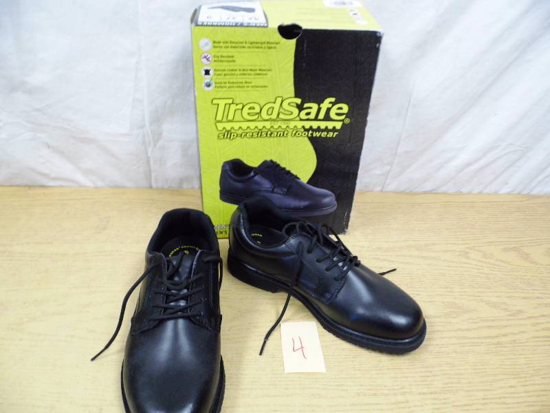 lot 4 image: New Shoes