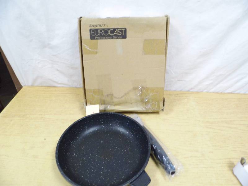 lot 6 image: New Euro Cast Frying Pan