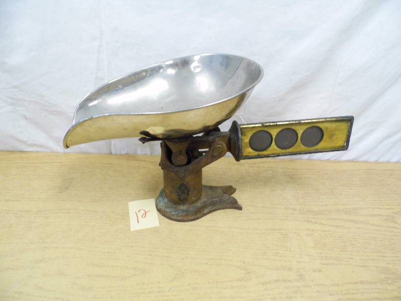 lot 12 image: Vintage Scale
