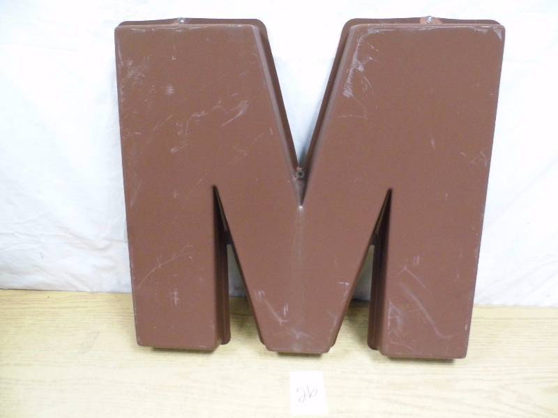 lot 26 image: Letter M