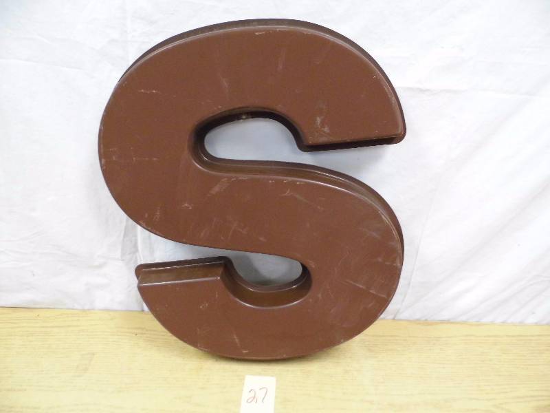 lot 27 image: Letter S