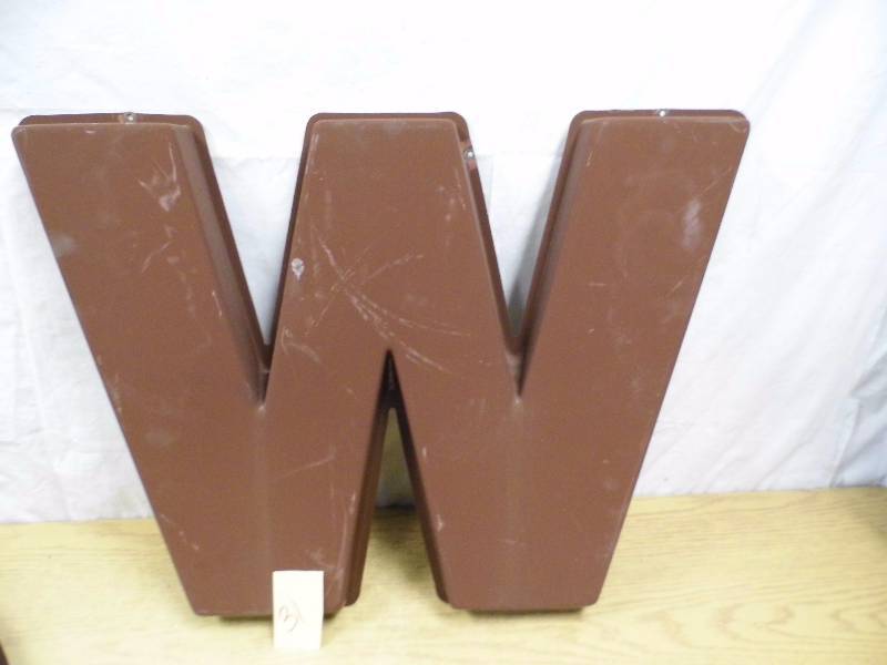 lot 31 image: Letter W