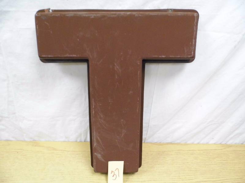 lot 37 image: Letter T