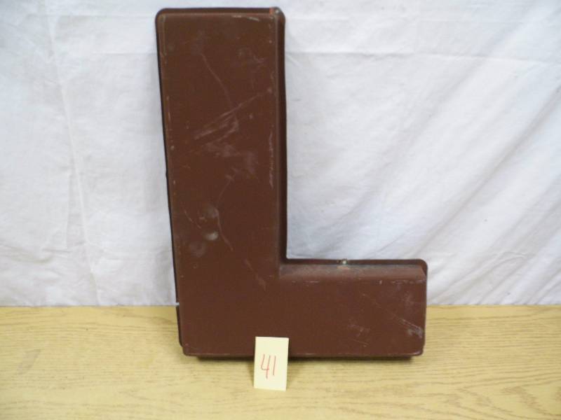 lot 41 image: Letter L