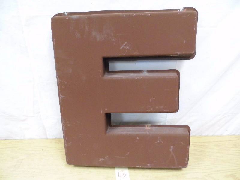 lot 43 image: Letter E