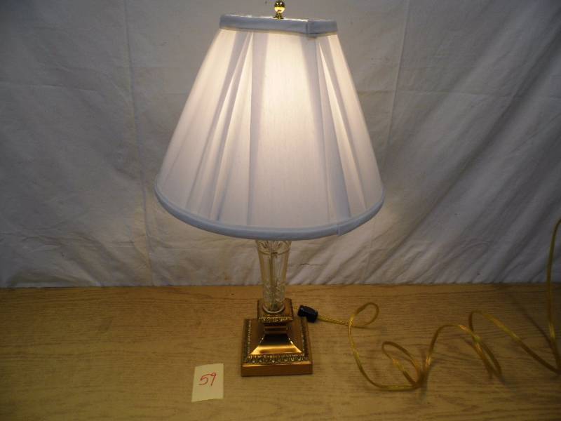 lot 59 image: Cut Glass Lamp w Shade