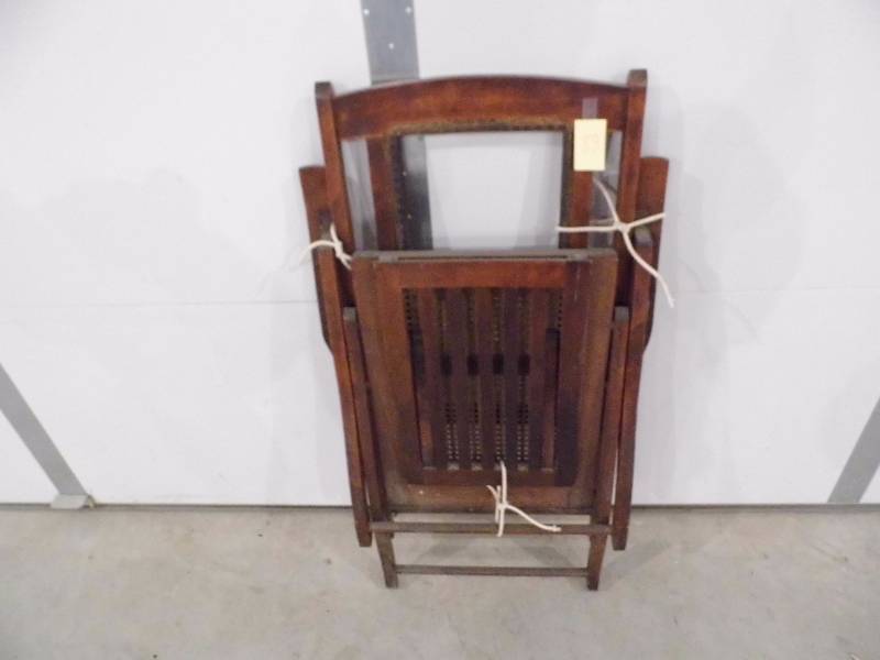 lot 89 image: Antique Lounge Chair