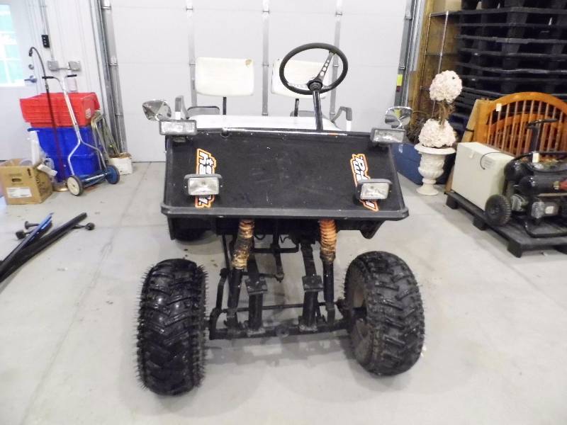 lot 94 image: Lifted Golf Cart