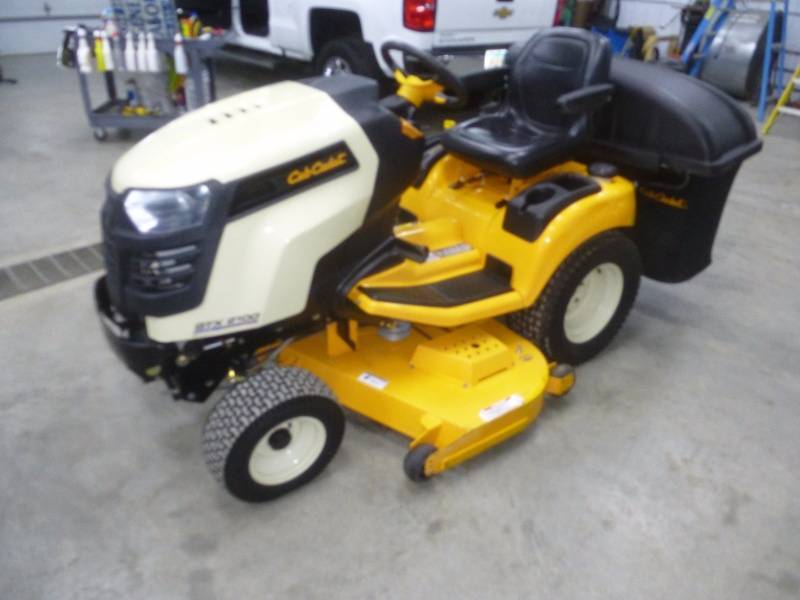 lot 5 image: 2013 Cub Cadet GTX 2100