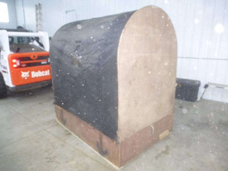 lot 9 image: Collapsible Fish House