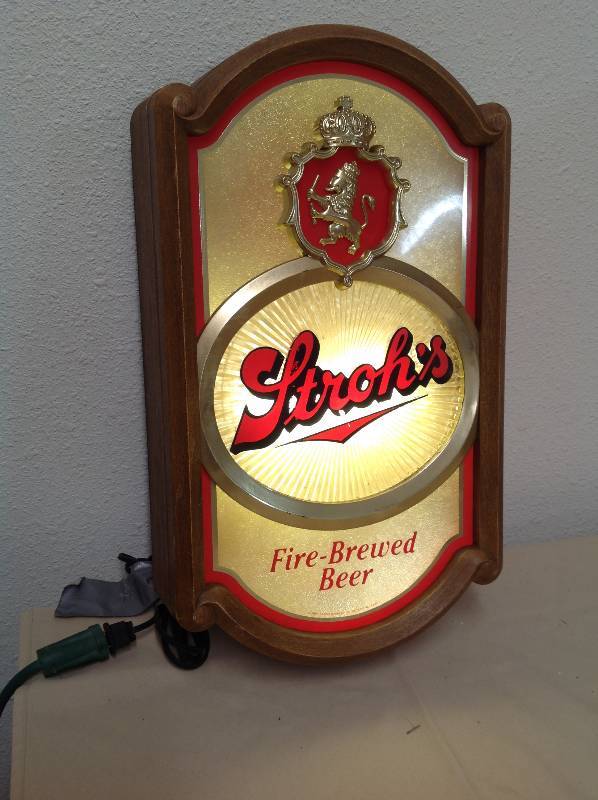 Vintage Strohs lighted sign with motion