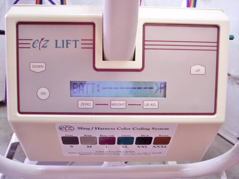 REtails New $5000 Easy Way Battery Powered Electric EZ Lift 600 lb Capacity Patient Loved One Transfer Lift With SCALE  2 WORKING BATTERIES, CHARGER  & EXTRA LARGE SLING