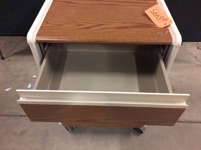 Retails Used $250 Hill-Rom Vista Hospital Grade Medical Clinic Nursing Home Care Facility Patient Bedside 3 Drawer Wood Grain Mobile Cabinet Ventilated Dresser Storage - Excellent Condition