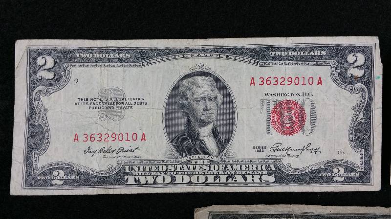lot 33 image: (3) 1953 $2 Red Seal Notes