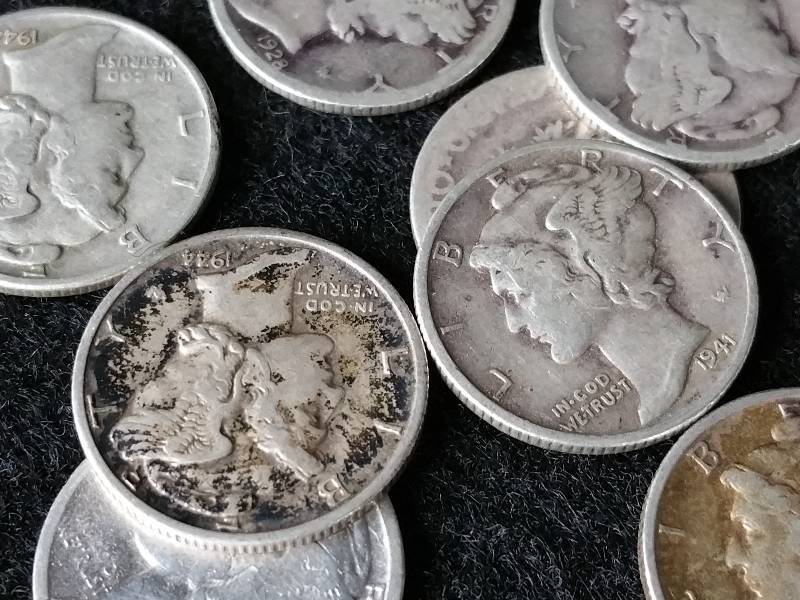 lot 98 image: (14) Mercury Silver Dimes
