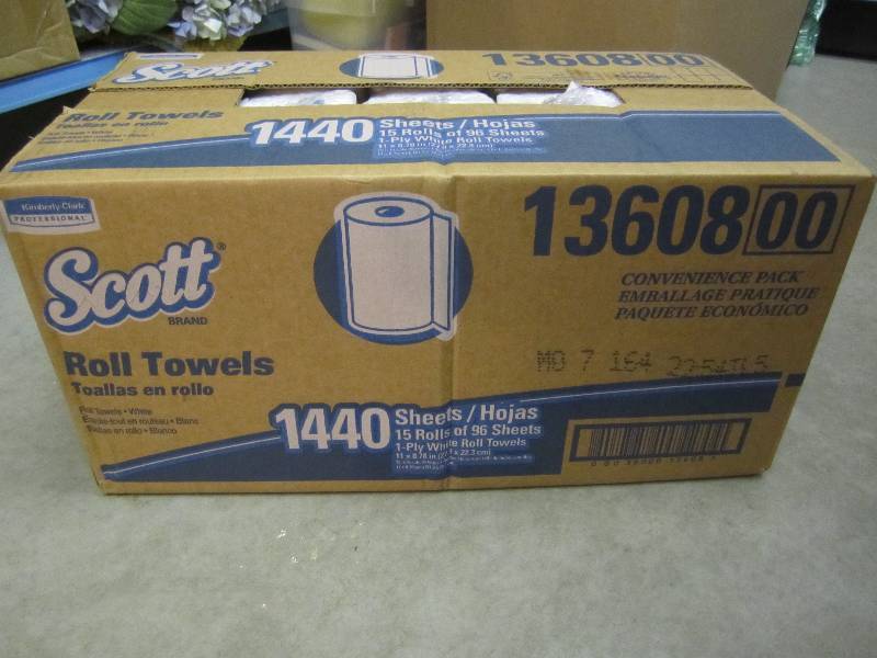 Case of 15 Rolls Paper Towels...