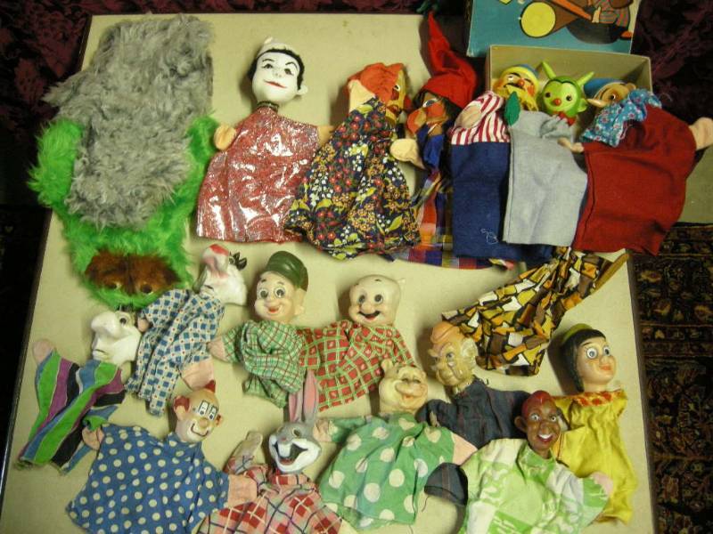 lot 18 image: Vintage German and Cartoon Hand Puppets