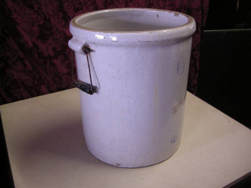 lot 52 image: 6 Gallon Redwing Crock