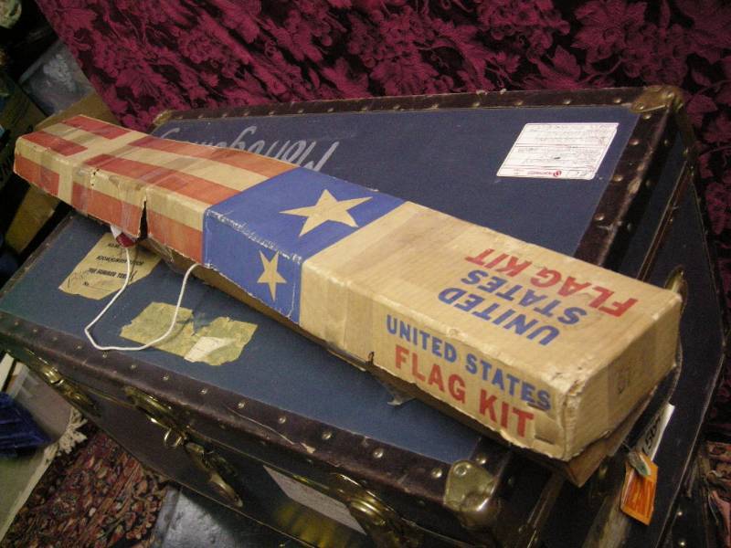 lot 58 image: Vintage US Flag Kit