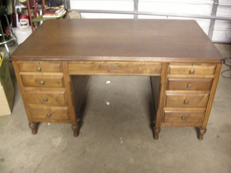 lot 59 image: Lincoln Desks Executive Office Desk