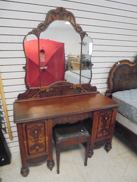 Vintage Vanity Dresser