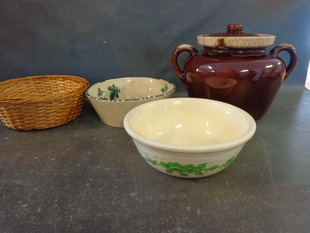 Bean Pot and Bowls