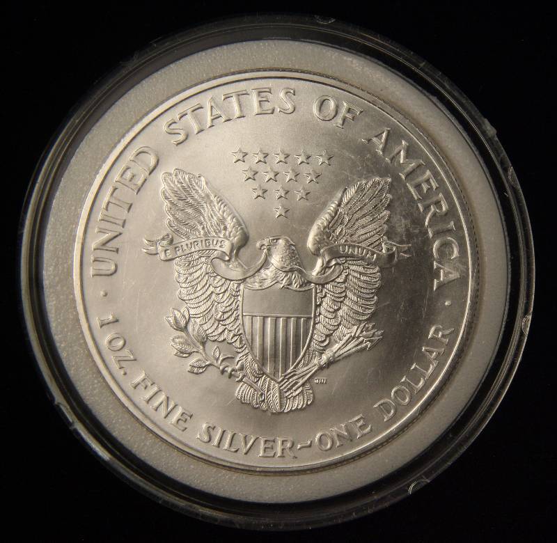 lot 53 image: 1995 AMERICAN SILVER EAGLE 1 TROY OZ. .999 FINE SILVER DOLLAR IN AIRTITE