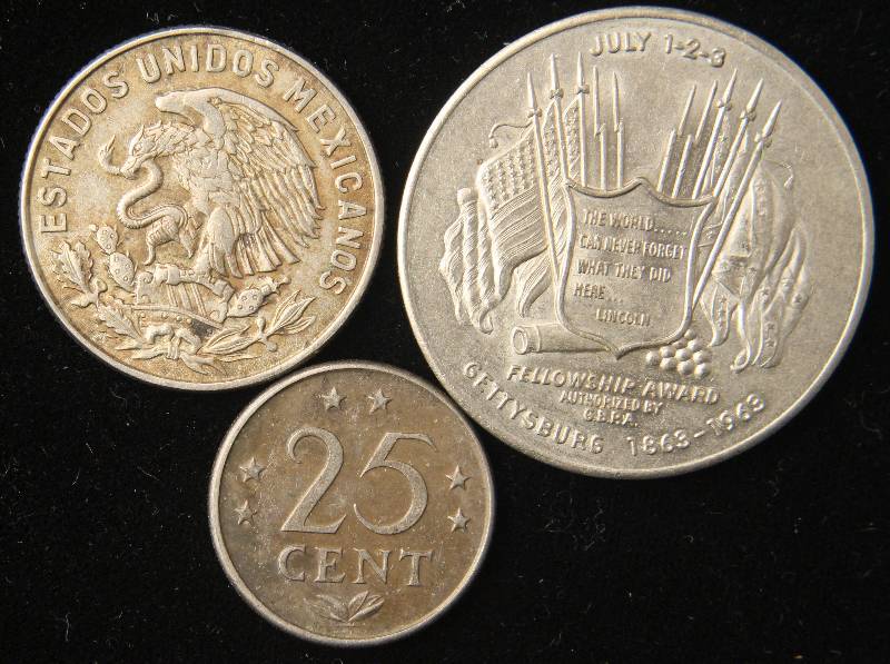 lot 62 image: 3 MIXED FOREIGN  COMMEMORATIVE COINS