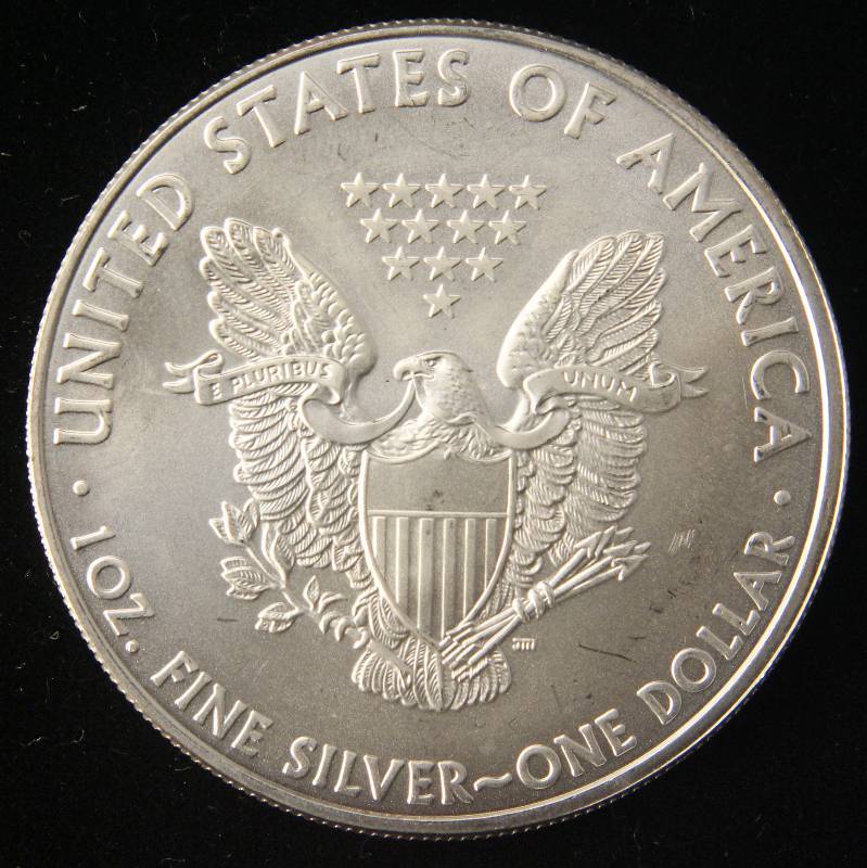 lot 77 image: 2009 AMERICAN SILVER EAGLE 1 TROY OZ. .999 FINE SILVER DOLLAR