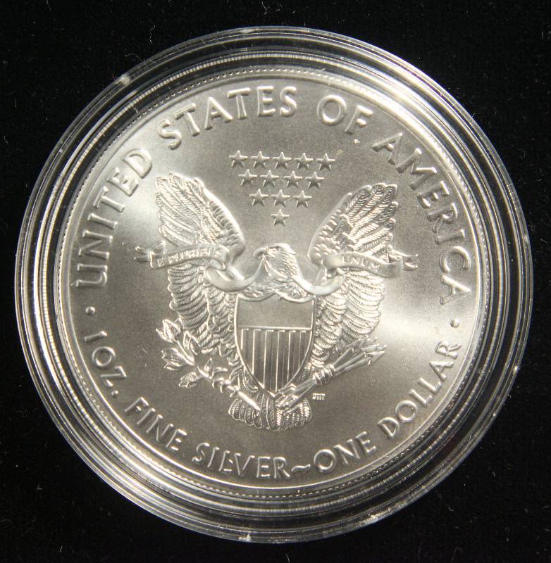 lot 106 image: 2017 AMERICAN SILVER EAGLE 1 TROY OZ. .999 FINE SILVER IN AIRTITE